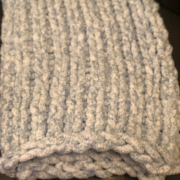 TAKING ORDERS NOW I make chunky blankets , small 65.00, med 85.00, large 145.00 - Picture 7 of 16
